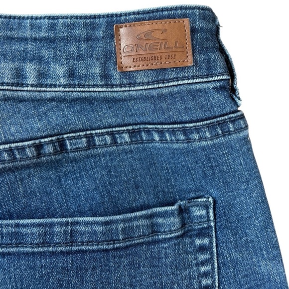 O'Neill, Women's Blue Denim Shorts, Size 9 - Picture 7 of 8